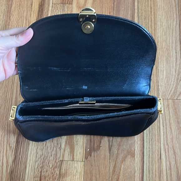 GIVENCHY VINTAGE black leather purse with gold hardware - Picture 3 of 11